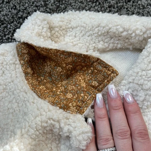 NWOT HEM & THREAD Ivory Fleece Button Up Jacket Women’s Size Medium Cozy Fall - Picture 3 of 3